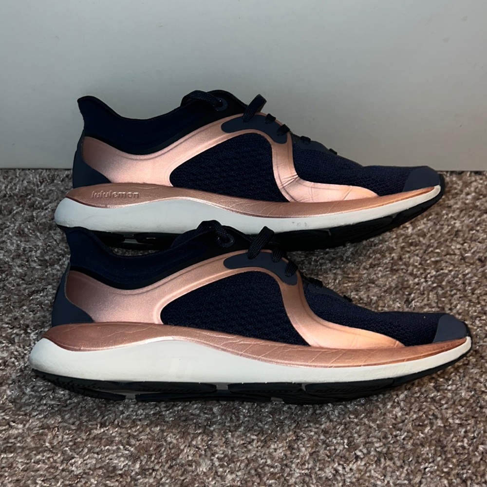 Lululemon Chargefeel low workout shoe